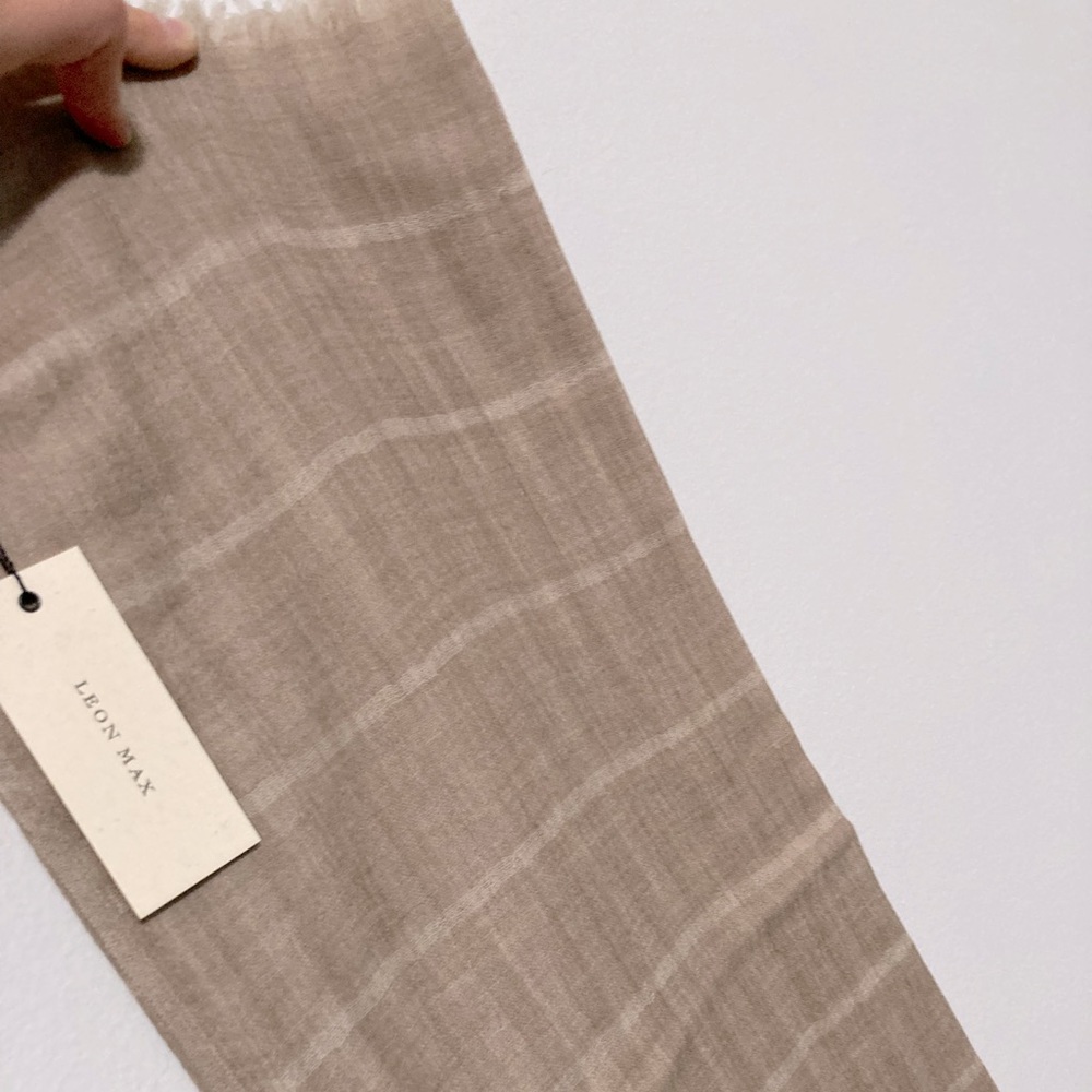 Leon Max Tan Beige Beautiful British Light Striped Subtle Plaid Scarf